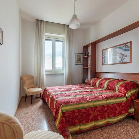 Sunny Apartment Piramide Roma Exterior foto
